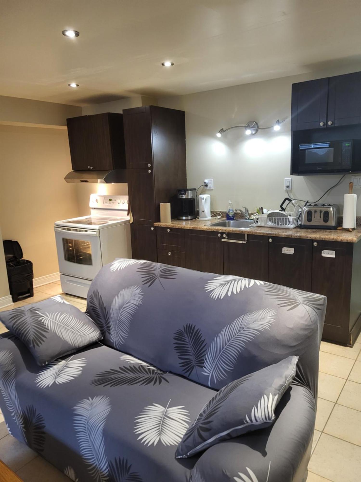 Lovely Guest Entire Apartment Minutes From Ottawa Airport Eksteriør bilde